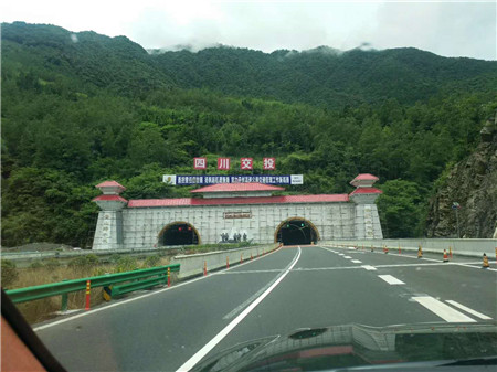 川藏线旅游包车